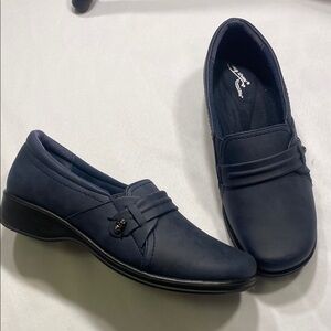 Easy Street woman’s Fargo style shoes size 9 M